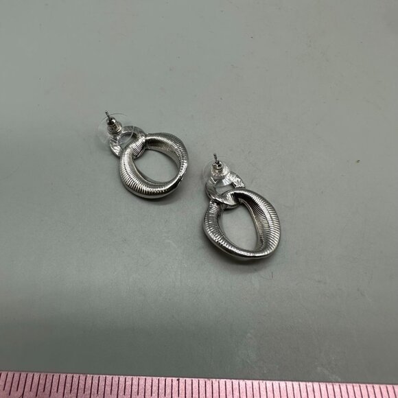 3/$30 Oval Link Earrings Orange Enamel Silver Tone Pierced Statement Shimmer 1" - Picture 4 of 9